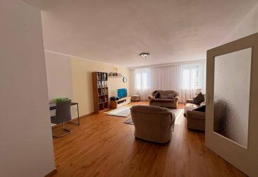Großzügige 4-Zimmer-Wohnung mit Einbauküche und Balkon in Cham