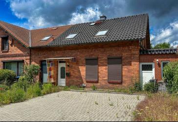 Reihenendhaus mit Garten & Doppelcarport