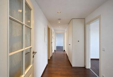 AIGNER - Viel Raum zum Wohlfühlen: Attraktive 4-Zimmer-Wohnung mit Loggia und Weitblick