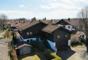 Großzügiges Zweifamilienhaus mit Einliegerwohnung in attraktiver Lage von Holzkirchen