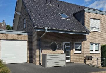 Single-Schatzkästchen: Gehobene 2-Zimmer DG-Wohnung mit Balkon