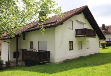 Hübsche 2-Zi.-Wohnung mit Balkon und Stellplatz