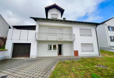 Viel Platz & Potenzial: Charmantes Zweifamilienhaus mit großem Grundstück in Großmehring
