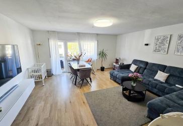 Moderne 4-Zimmer-Wohnung mit zwei Balkonen und Duplex-Stellplatz