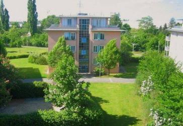 SONNIG UND GEMÜTLICH! Helle praktische OG-Wohnung mit Balkon, EBK, TG in grüner ruhiger Stadtrandlage!
