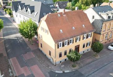 Ehemaliges Rat-/Schulhaus, denkmalgeschützes Mehrfamilienhaus in Friedrichsdorf
