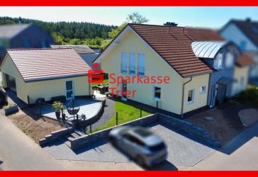 Modernisierte DHH mit sonnigem Garten und Garage in ruhiger Lage von Osburg