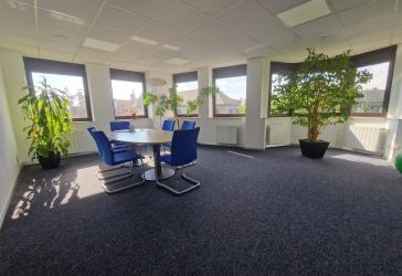 Büroetage: Lichtdurchflutet und zentral