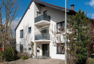 Individuelles Reihenendhaus: Viel Platz für Familie und Business