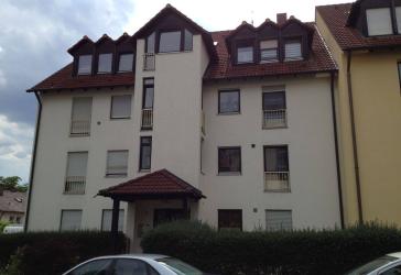 Ruhiges Wohnen über den Dächern: Helle 3-Zimmer-Eigentumswohnung mit West-Dachloggia & Garage