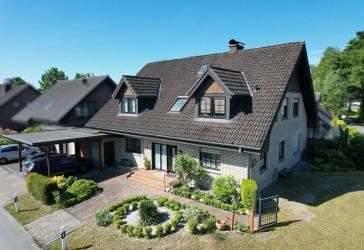 Zweifamilienhaus mit Garten und Garage in Delbrück-Anreppen