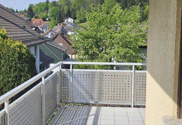 Sonnige 4-Zi mit Balkon + Garage in Ebersteinburg