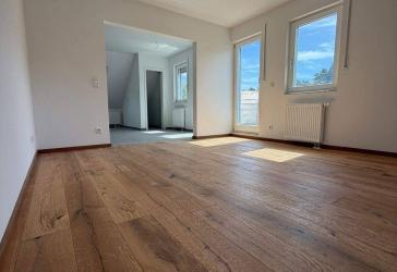 Vorankündigung! Renovierte DG mit Balkon + Garten