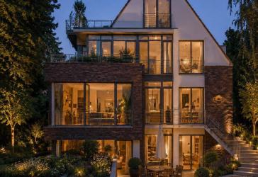 Großzügige Gartenwohnung im Architektenhaus - 140 m², Kamin und Carport