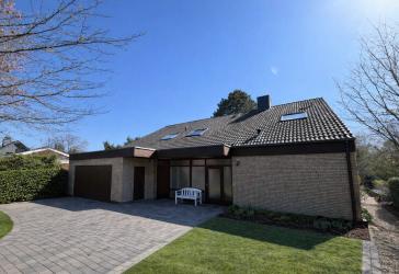 Großzügiges Einfamilienhaus mit Pool, mit viel Entwicklungspotenzial in begehrter Lage