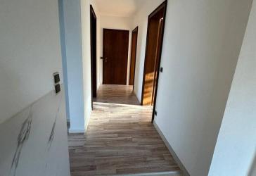 Frisch renovierte 4-Zi.-Whg in 2-Fam Haus mit eigenem Garten/Garage