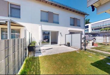Modernes Reihenmittelhaus aus 2018 mit 5 Zimmern und Carport in Meckenbeuren