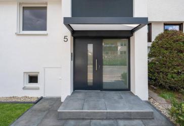 Exklusiv modernisierte 4-Zimmer-Wohnung mit Balkon in ruhiger Wohnlage - Erstbezug
