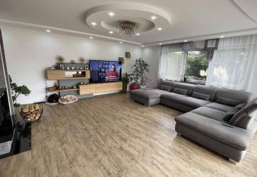 Exklusives, modernes 1-2 Familienhaus inkl. schöner EBK, hochwertiger Möbel, Kamin, Sauna, 2 Terrassen, uvm.
