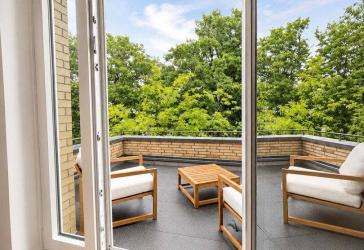 Kernsanierte Altbau-Perle in Nienstedten/Flottbek. Dachgeschosswohnung mit Stellplatz