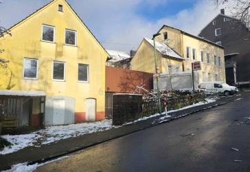 ZWANGSVERSTEIGERUNG: Gebäudekomplex, Produktionsgebäude u. 2 Gebäude mit Mischnutzung