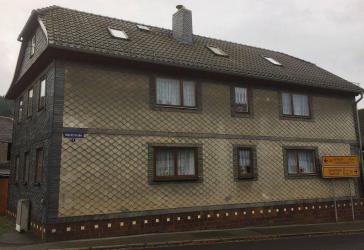 teilsaniertes Ein- Zweifamilienhaus in Top Lage von Probstzella