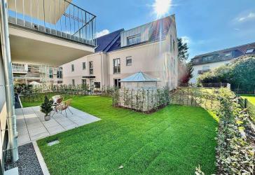 4 Zimmern, Küche, 2 Bäder, Terrasse und eigener Garten