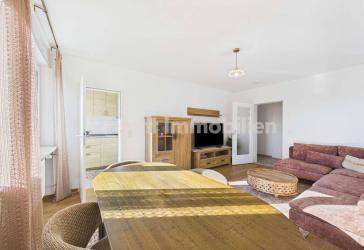 Wohnen mit Ausblick: Helle 2-Zimmer-Wohnung mit Loggia und Aufzug in Frankfurt-Schwanheim
