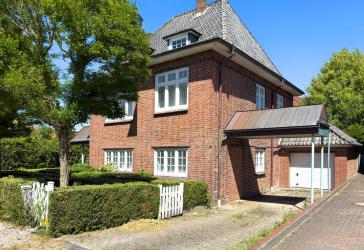 Stadtvilla in Hafennähe von Husum mit Potential