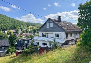 Schönes Einfamilienhaus mit Einliegerwohnung in Siegen-Eiserfeld!