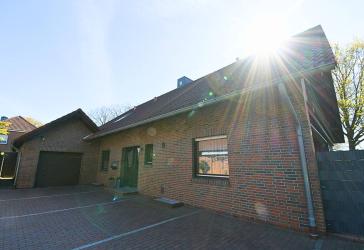 6219 - Großzügige 4-Zimmer-Obergeschosswohnung in ruhiger und dennoch zentraler Lage!