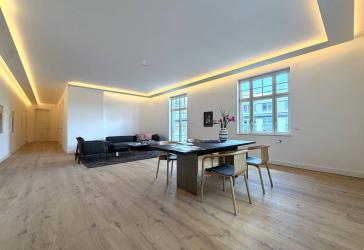 Repräsentative Altbauwohnung mit weiten Sichtachsen