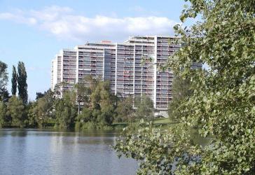 Schöne Penthouse ETW 16. Stock; Schwimmbad & Sauna