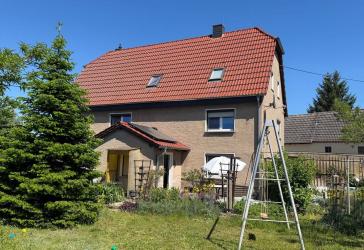 Teilsaniertes Einfamilienhaus mit ländlichem Charme auf einem Dreiseithoft