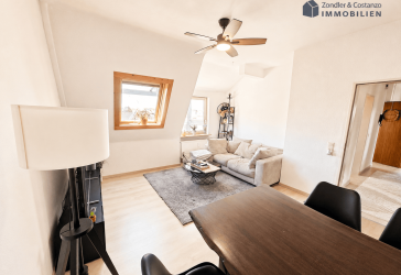 * Großzügige, helle und gepflegte 4-Zi.-Wohnung im DG * TL-Bad * EBK * toller Balkon! *