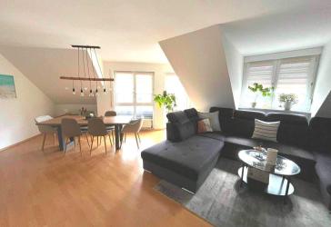 Großzügige und helle 3-Zimmer-Wohnung mit Balkon, Garage und Stellplatz in Feucht