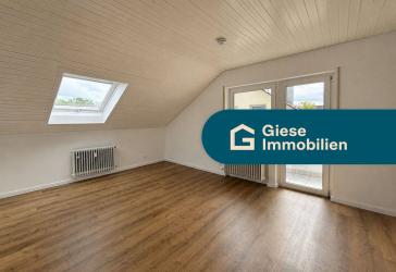 Teilmodernisierte 3-Zi-DG-Wohnung mit Balkon und EBK
