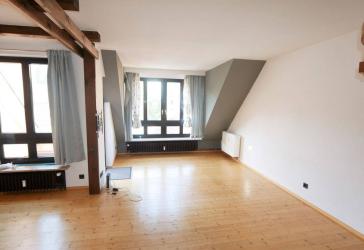 Über den Dächern: 2-Zimmer-Maisonette-Wohnung mit Balkon und TG-Stellplatz Nähe Schlossplatz