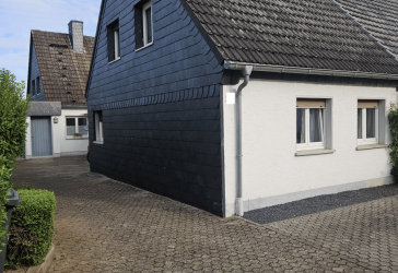 Charmantes Immobilienensemble in Trier-Heiligkreuz/ Weismark. Doppelhaushälfte mit Anbau und Grundstück.