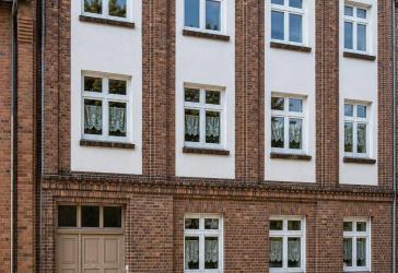 Geräumige 3-Zimmer-Altbauwohnung mit Balkon in direkter Nähe vom Rathaus
