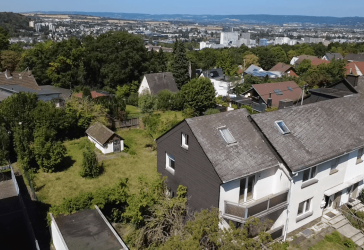 Sanierungsbedürftiges Einfamilienhaus mit großem Garten in begehrter Lage