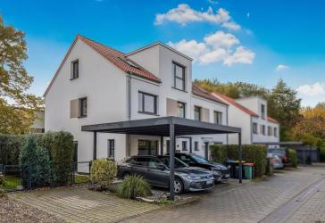 Gepflegte Doppelhaushälfte mit Südgarten, überdachter Terrasse & Doppel-Carport - provisionsfrei