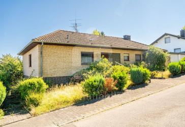 Gepflegtes Einfamilienhaus mit Einliegerwohnung mit Weitblick in Windeck-Herchen!