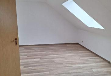 Dachgeschosswohnung für Single oder junges Paar