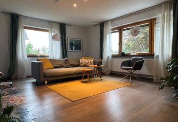 Attraktive 3-Zimmerwohnung - in Zweifamilienhaus mit Wintergarten, Terrasse und Gartenanteil