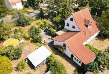 Charmantes Einfamilienhaus mit Einliegerwohnung und großem Garten in begehrter Lage von Hellerau