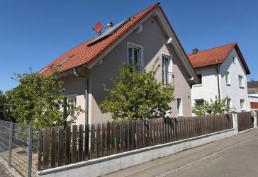 Vielseitige Immobilie mit zwei Wohnhäusern und schönem Garten. Grundstück teilbar bei Abriss Altbestand