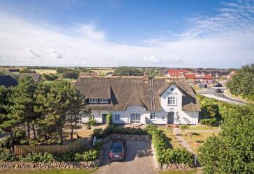 Genehmigte Ferienwohnung in historischem Reetdachanwesen