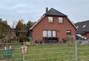 Einfamilienhaus in ruhiger Randlage mit gemauerten Kamin und massiver Garage