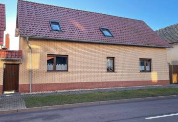 Einfamilienhaus mit Garten und Pool